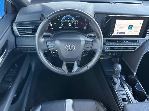 Used 2025 Toyota Camry SE FWD image 19