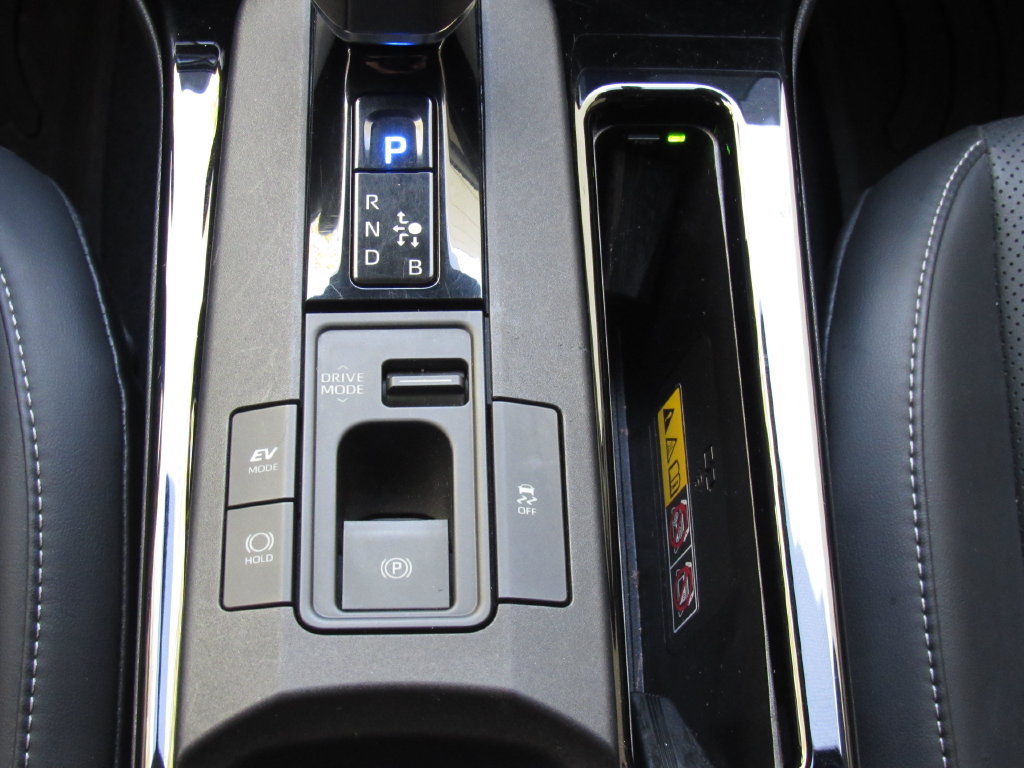 Used 2025 Toyota Prius FWD image 28