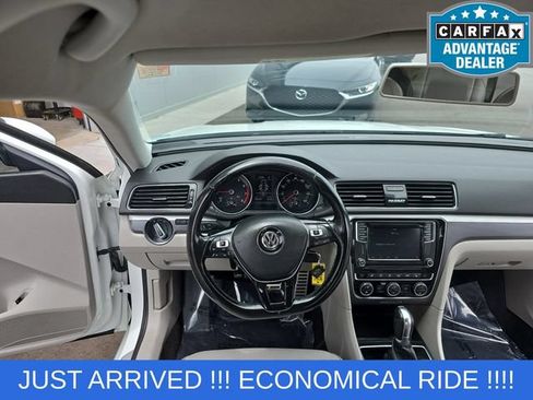 Used 2018 Volkswagen Passat 2.0T R-Line w/ R-Line Lighting Package FWD image 14