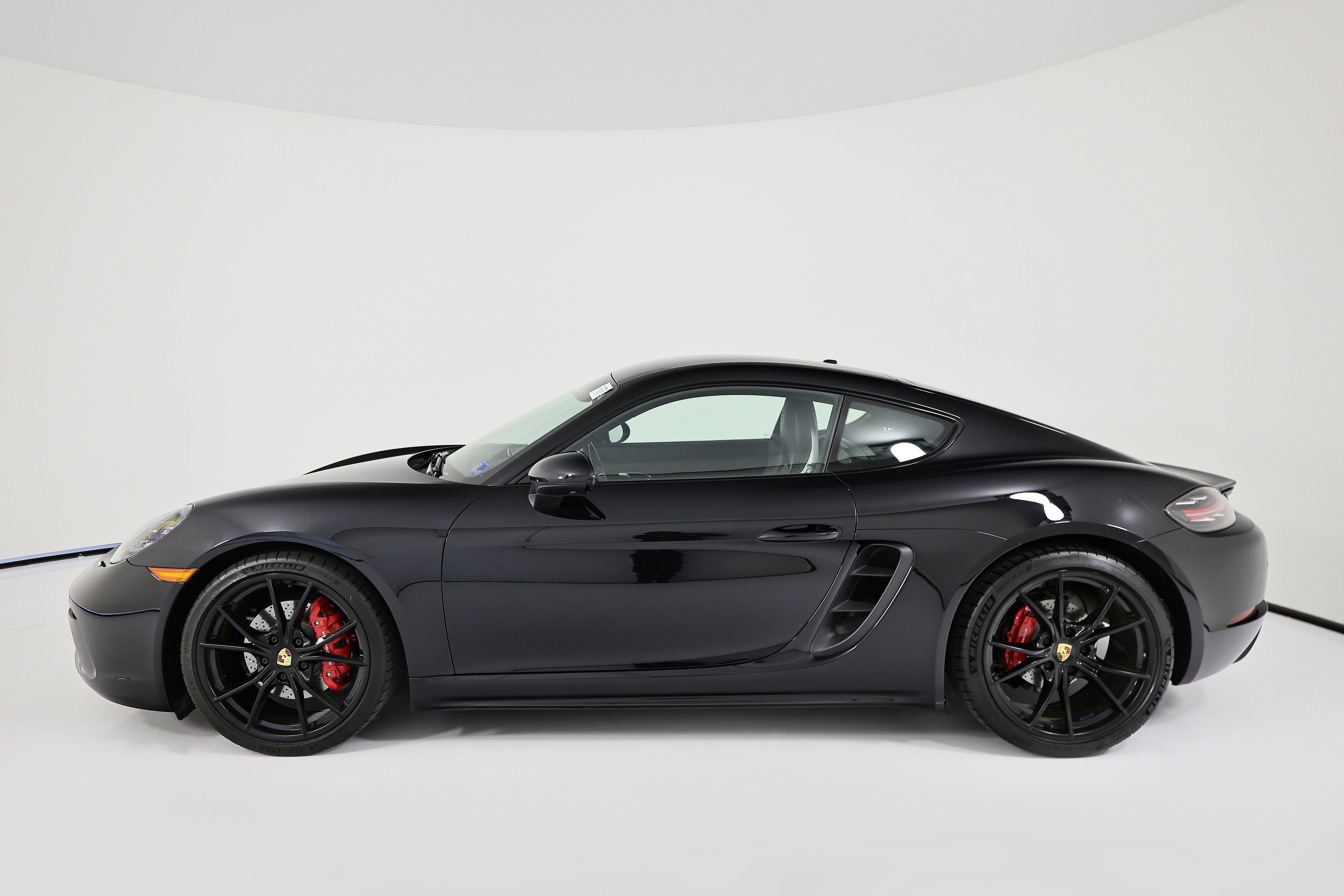 Certified 2024 Porsche 718 Cayman S RWD image 2