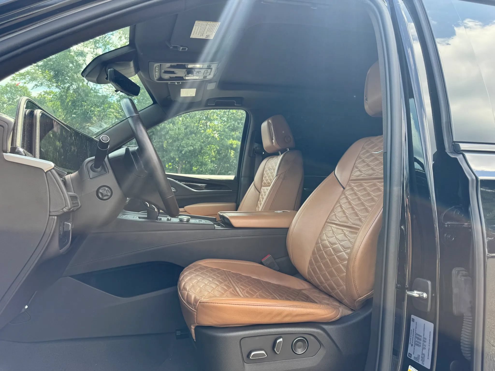 Used 2021 Cadillac Escalade Sport w/ Driver Assist Tech Package AWD/4WD image 17