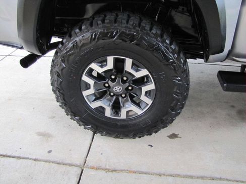 Used 2020 Toyota Tacoma TRD Off-Road RWD image 27