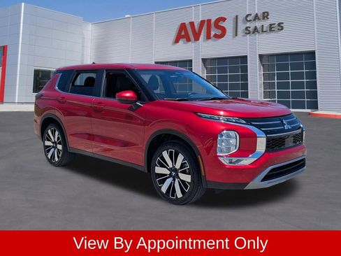 Used 2025 Mitsubishi Outlander SE FWD image 3