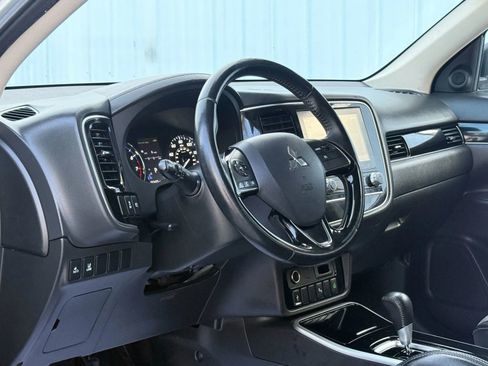 Used 2020 Mitsubishi Outlander SE image 10