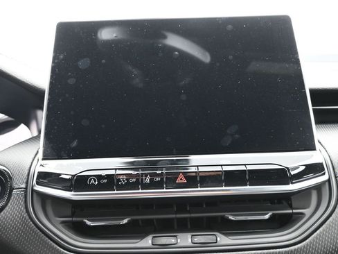 New 2026 Jeep Compass Latitude image 16