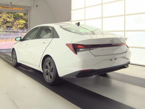 Used 2022 Hyundai Elantra SEL FWD image 6