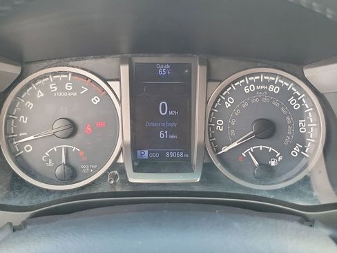 Used 2017 Toyota Tacoma SR5 w/ Tow Package AWD/4WD image 7