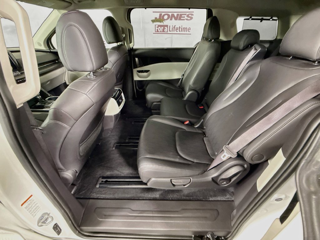 Certified 2024 Kia Carnival EX FWD image 28