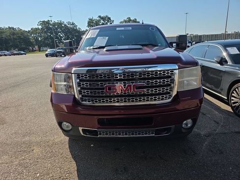 Used 2013 GMC Sierra 2500 Denali w/ Suspension Package, Off-Road AWD/4WD image 2