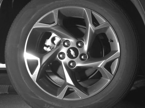 Used 2025 Chevrolet Trax LT FWD image 15