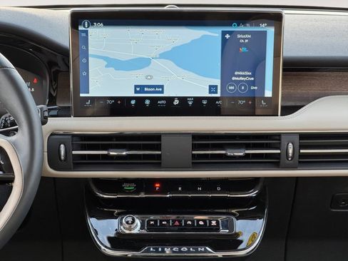 Used 2025 Lincoln Corsair Reserve image 14