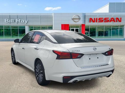 Certified 2023 Nissan Altima 2.5 SV w/ SV Premium Package FWD image 3