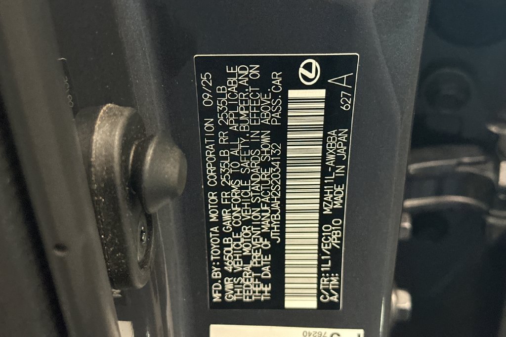 Certified 2025 Lexus UX 300h FWD w/ Accessory Package (Z2) image 28