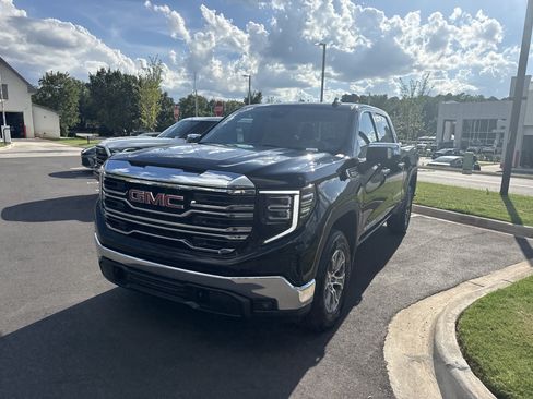 Used 2025 GMC Sierra 1500 SLT AWD/4WD image 5