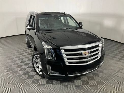Used 2018 Cadillac Escalade Premium Luxury AWD/4WD image 38