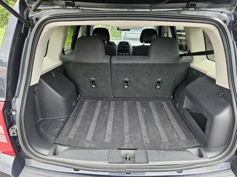 Used 2014 Jeep Patriot Latitude FWD image 16