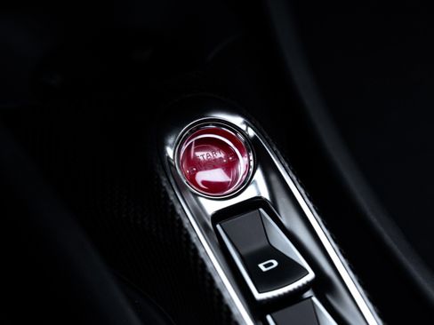 Used 2023 McLaren Artura RWD image 37