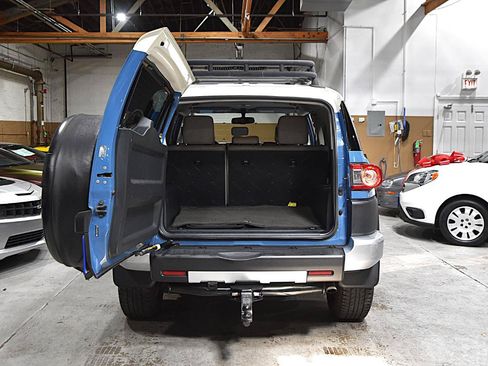 Used 2012 Toyota FJ Cruiser 4WD w/ Convenience Pkg image 41
