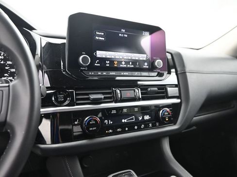 Used 2025 Nissan Pathfinder SV AWD/4WD image 24