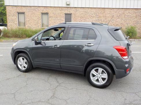 Used 2019 Chevrolet Trax LT w/ LT Convenience Package image 3