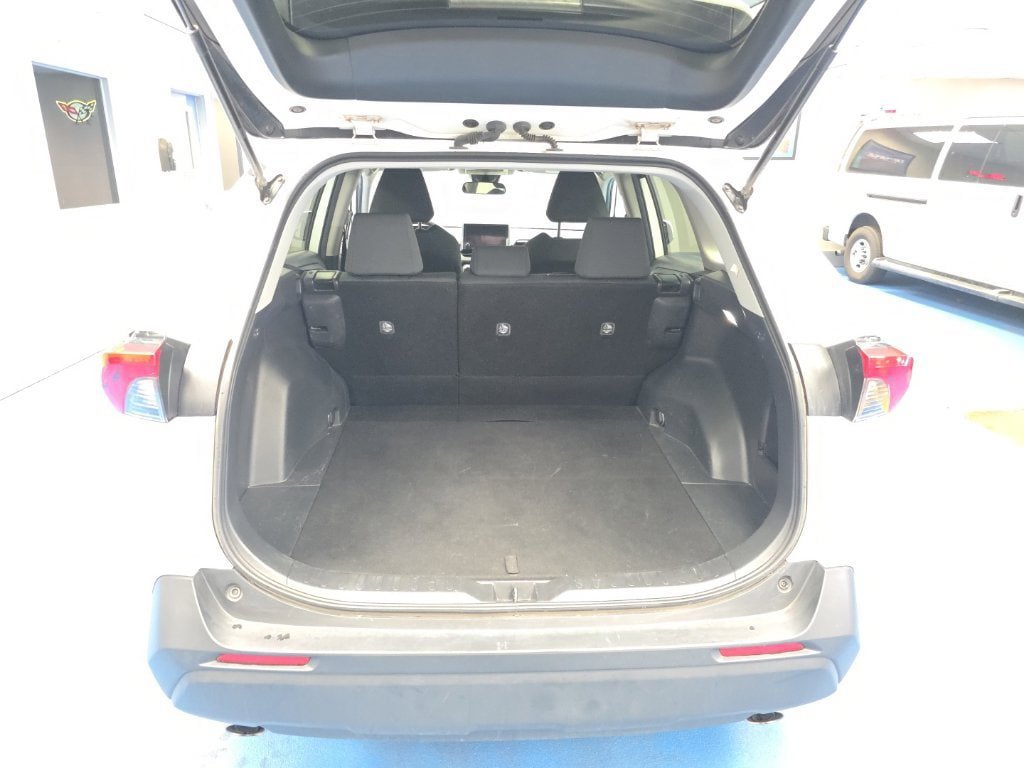 Used 2024 Toyota RAV4 XLE FWD image 11