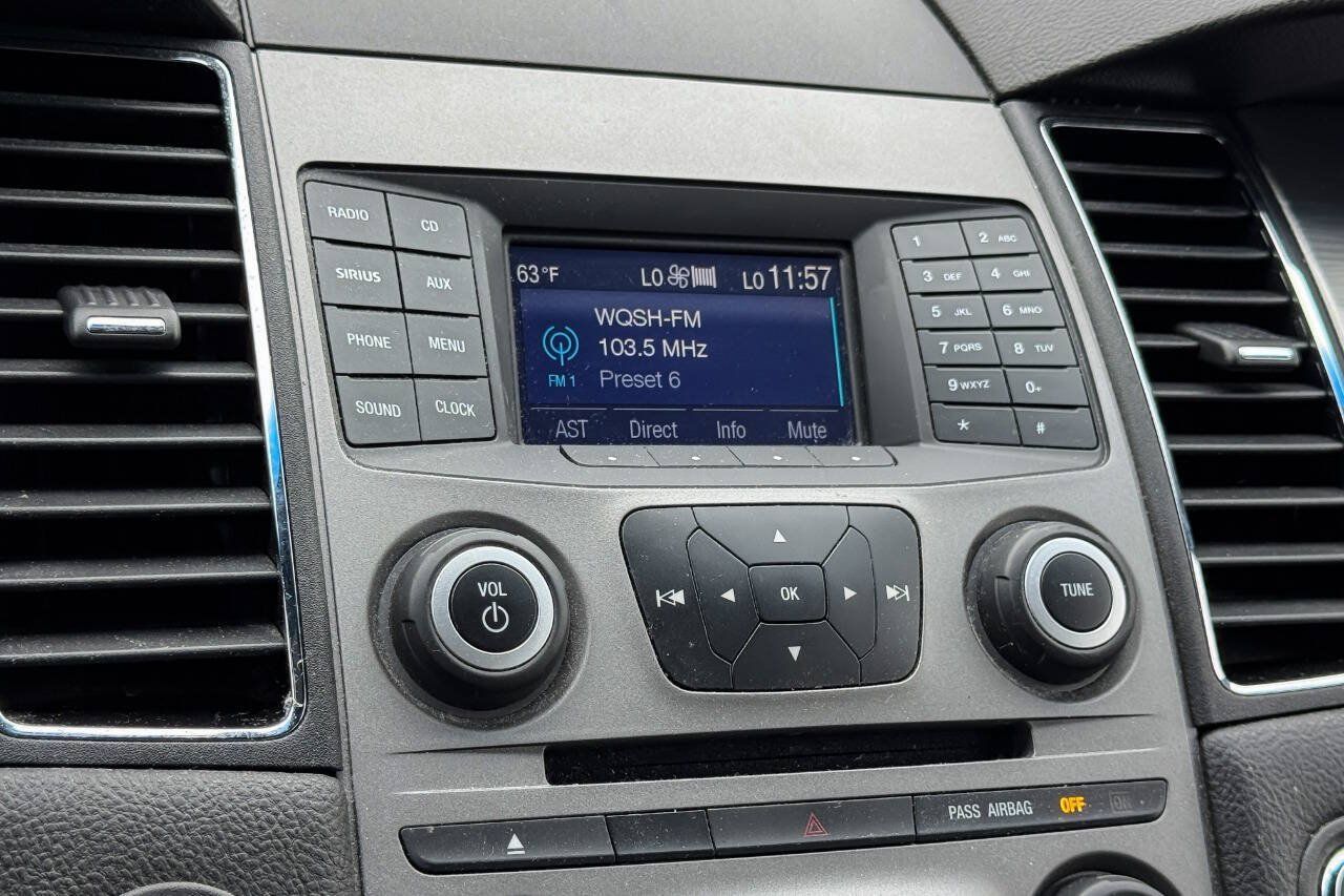 Used 2016 Ford Taurus SEL FWD image 24