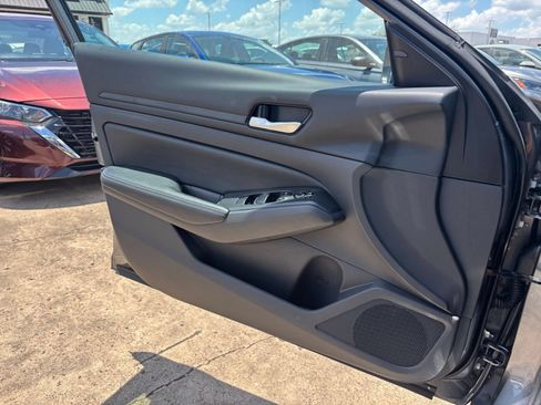 Used 2025 Nissan Altima 2.5 SV FWD image 18