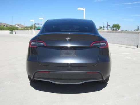 Used 2024 Tesla Model Y 2WD image 7