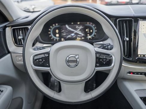 Certified 2022 Volvo XC60 B6 Inscription w/ Advanced Package image 28