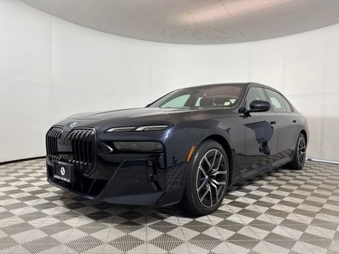 Used 2025 BMW 760i xDrive AWD/4WD image 3