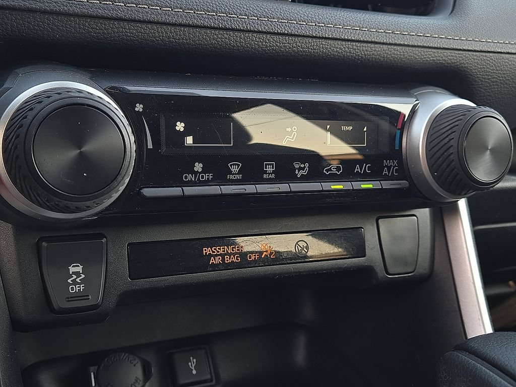 Used 2021 Toyota RAV4 LE FWD image 15