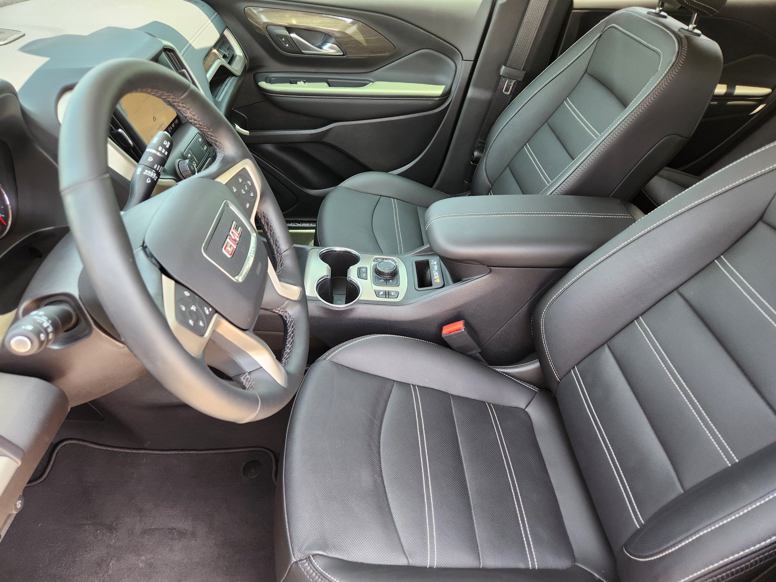 Used 2024 GMC Terrain Denali w/ Denali Premium Package AWD/4WD image 11