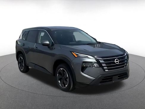 Used 2025 Nissan Rogue SV image 3