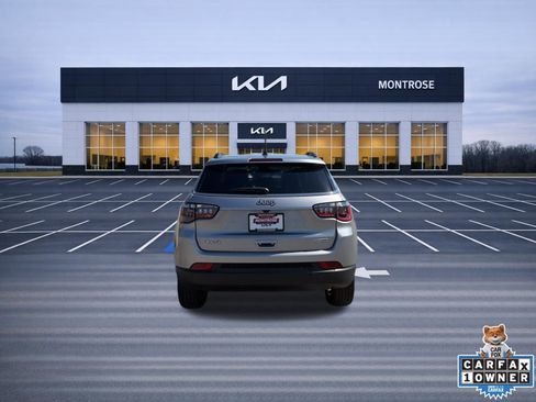 Used 2022 Jeep Compass Latitude image 6