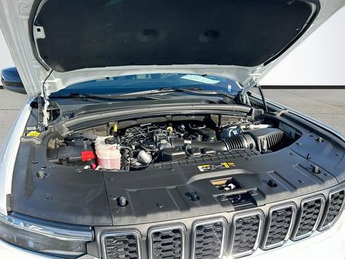 Used 2023 Jeep Grand Cherokee L Laredo RWD image 29