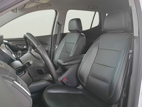 Used 2023 GMC Terrain SLT FWD image 3