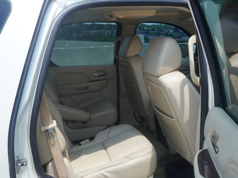 Used 2008 Cadillac Escalade AWD image 13