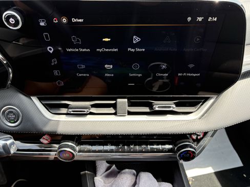 Used 2025 Chevrolet Equinox LT w/ Convenience Package II FWD image 9