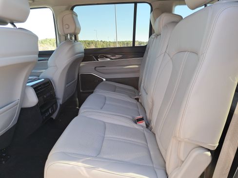 Used 2022 Jeep Wagoneer Series II image 15