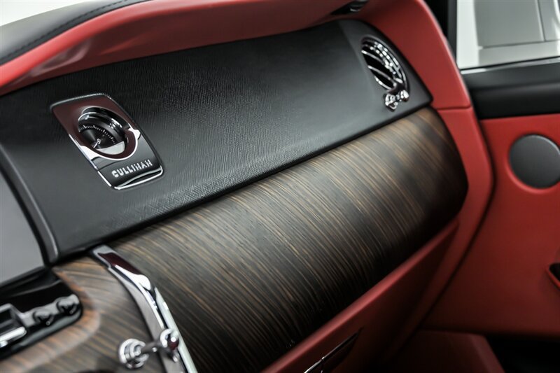 Used 2023 Rolls-Royce Cullinan w/ Leather Finishing Pack AWD/4WD image 38