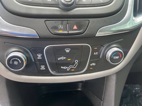 Used 2022 Chevrolet Equinox LS w/ LS Convenience Package AWD/4WD image 17