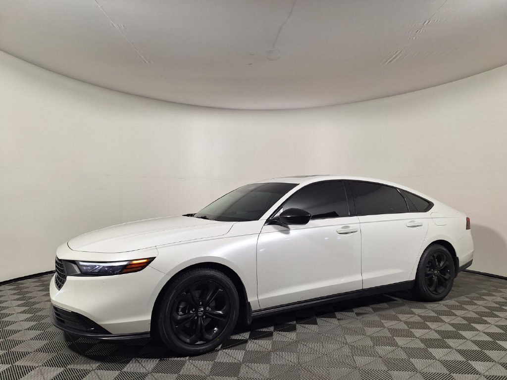 Used 2025 Honda Accord SE image 1