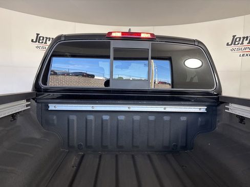 Used 2022 Nissan Frontier PRO-4X AWD/4WD image 23