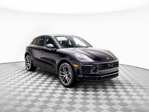 Certified 2025 Porsche Macan image 6