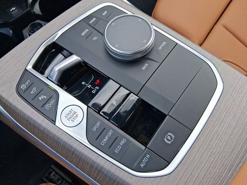 Used 2025 BMW 230i Coupe w/ Premium Package image 18