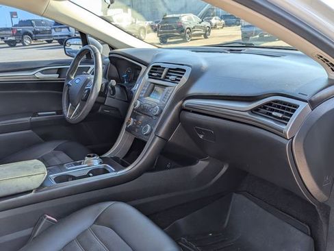 Used 2017 Ford Fusion SE w/ Equipment Group 201A image 25