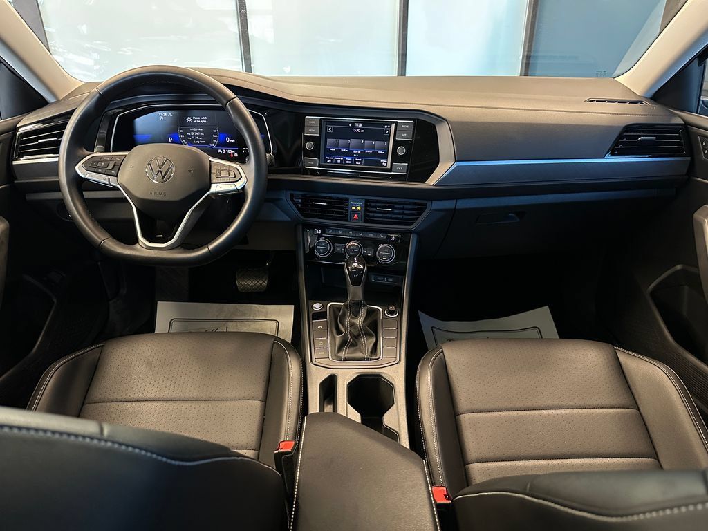 Used 2023 Volkswagen Jetta SE FWD image 9