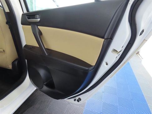 Used 2012 MAZDA MAZDA3 i Touring image 18