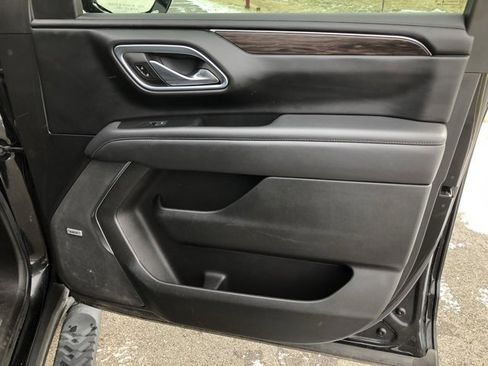 Used 2022 Chevrolet Suburban Z71 w/ Z71 Off-Road Package image 17