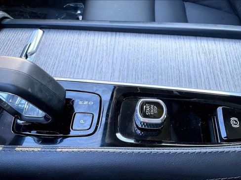 Certified 2024 Volvo V90 B6 Cross Country Plus w/ Climate Package image 32